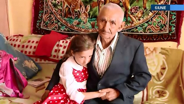 Gabriela, fetita din Iasi care a impresionat o tara, ramane la strabunicul ei. Autoritatile au decis sa NU ii desparta