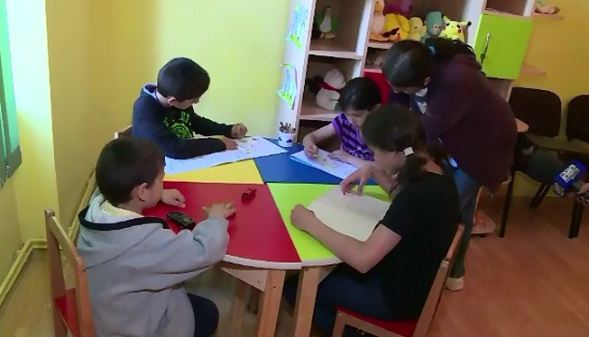 Ajutor din bani europeni pentru parintii singuri si femeile abuzate. Fundatia care le ofera sansa la o viata linistita