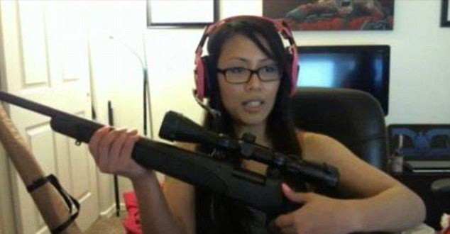 O femeie din SUA a fost jefuita "in direct", pe internet. Unul dintre hoti a fost prins de politisti. VIDEO