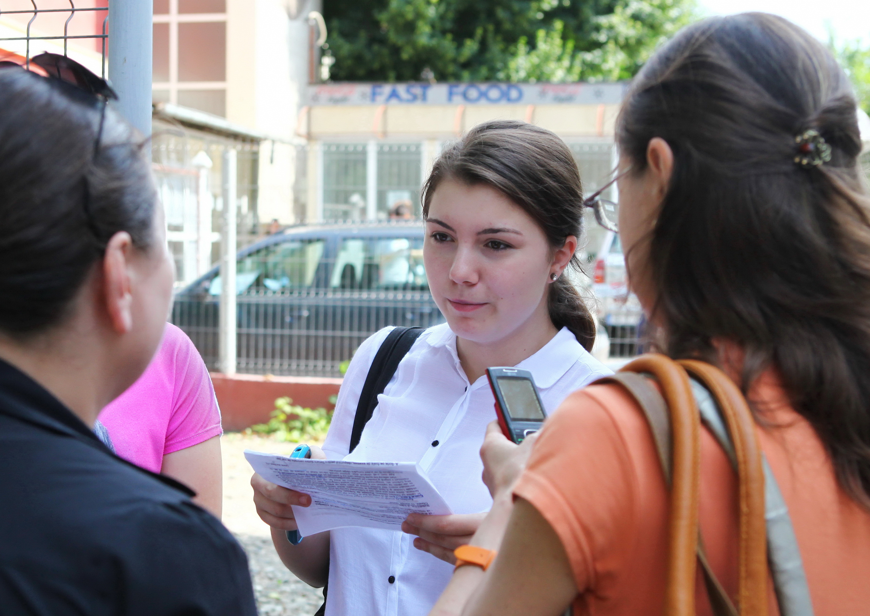 EVALUAREA NATIONALA 2014: Subiectele primite de olimpicii absolventi ai clasei a VIII-a la limba si literatura romana