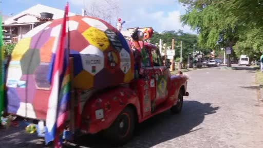 Campionatul Mondial de Fotbal 2014. Cine este fanul care a condus 21.000 de km ca sa ajunga in Brazilia cu o masina din 1955