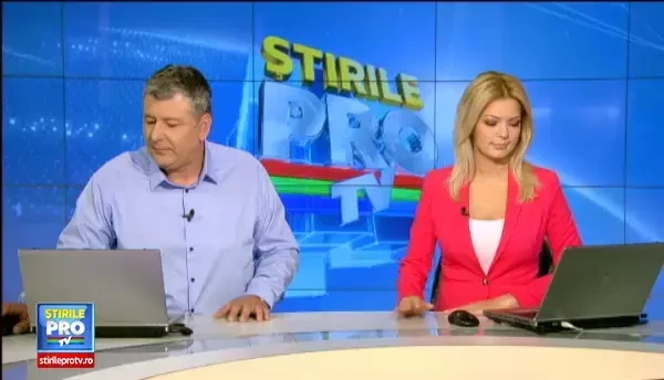 Noapte de foc in Buzau. Sase autospeciale ale pompierilor s-au chinuit sa stinga incendiul care a facut scrum 2 case