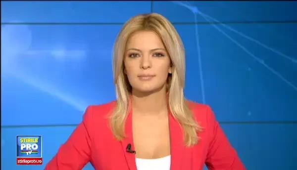 Un drum national a fost inundat de suc, dupa un accident. Angajatii CNADNR, veniti sa ajute, s-au autoservit cu cateva sticle