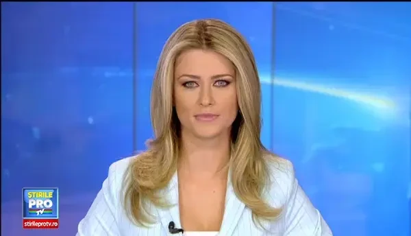 Zeci de copii au invatat, de la Andreea Esca si Andi Moisescu, cum sa devina eroi in trafic