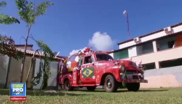 Campionatul Mondial de Fotbal 2014. Cine este fanul care a condus 21.000 de km ca sa ajunga in Brazilia cu o masina din 1955