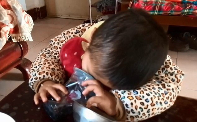 Vedeta pe internet la varsta de doar doi ani. Mii de oameni au fost induiosati de un baietel din China