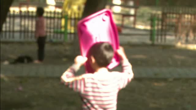 14 ani si 10 luni de inchisoare pentru asistenta care a torturat 2 copii. Fetita a ramas fara o mana in urma loviturilor