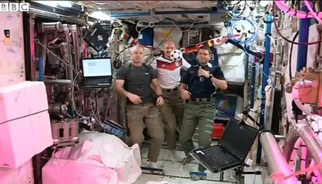 Cum si-au aratat astronautii de pe statia spatiala internationala pasiunea pentru fotbal