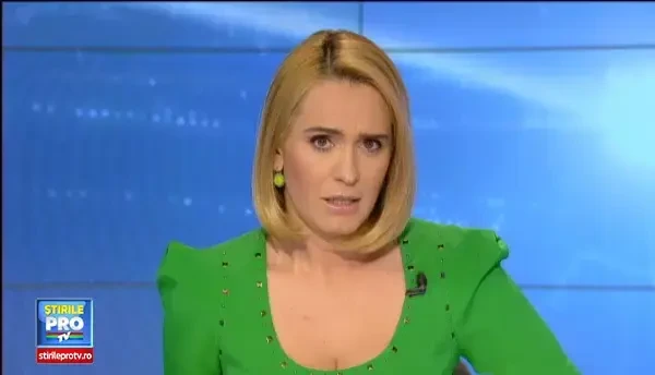 Doi adolescenti, de 17 si 14 ani, care se intorceau la dializa si soferul ambulantei au fost spulberati de un TIR