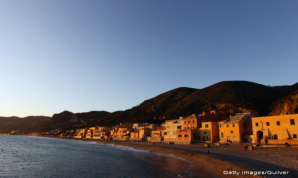 Topul tarilor unde romanii castiga cel mai bine. Spania e trecut. Cati bani au trimis in Romania in 2013
