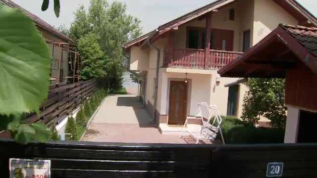 Sechestru pe casele si ceasurile lui Madalin Dumitru. Imagini cu vilele ce ar fi fost renovate de firme platite de Primarie