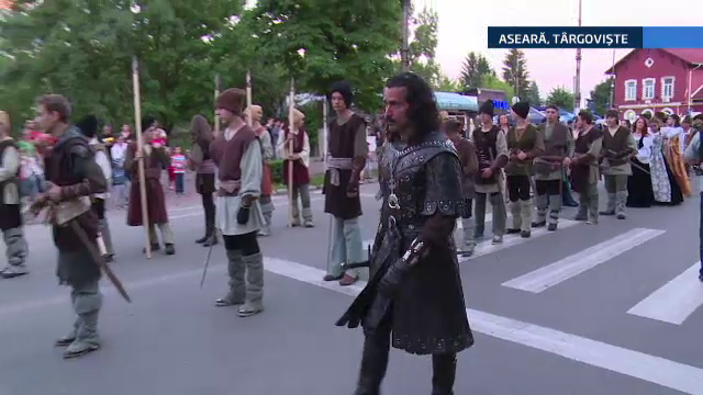 Festivalul Medieval Dracula a umplut strazile din Targoviste cu osteni inarmati si ieniceri. Surprizele organizatorilor