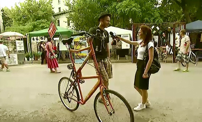 Fara stres cotidian la Street Delivery. Doi miri au fugit de la nunta pentru a arunca un ochi printre standuri