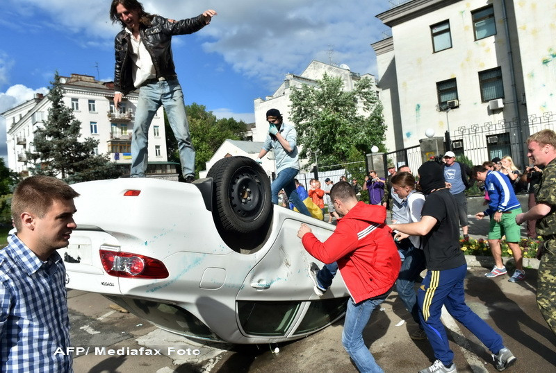 proteste ambasada Rusiei la Kiev - 2