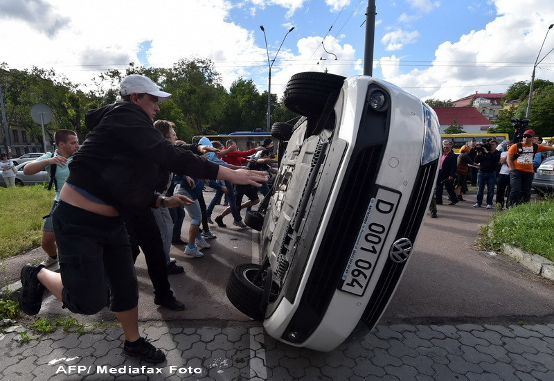 proteste ambasada Rusiei la Kiev - 4