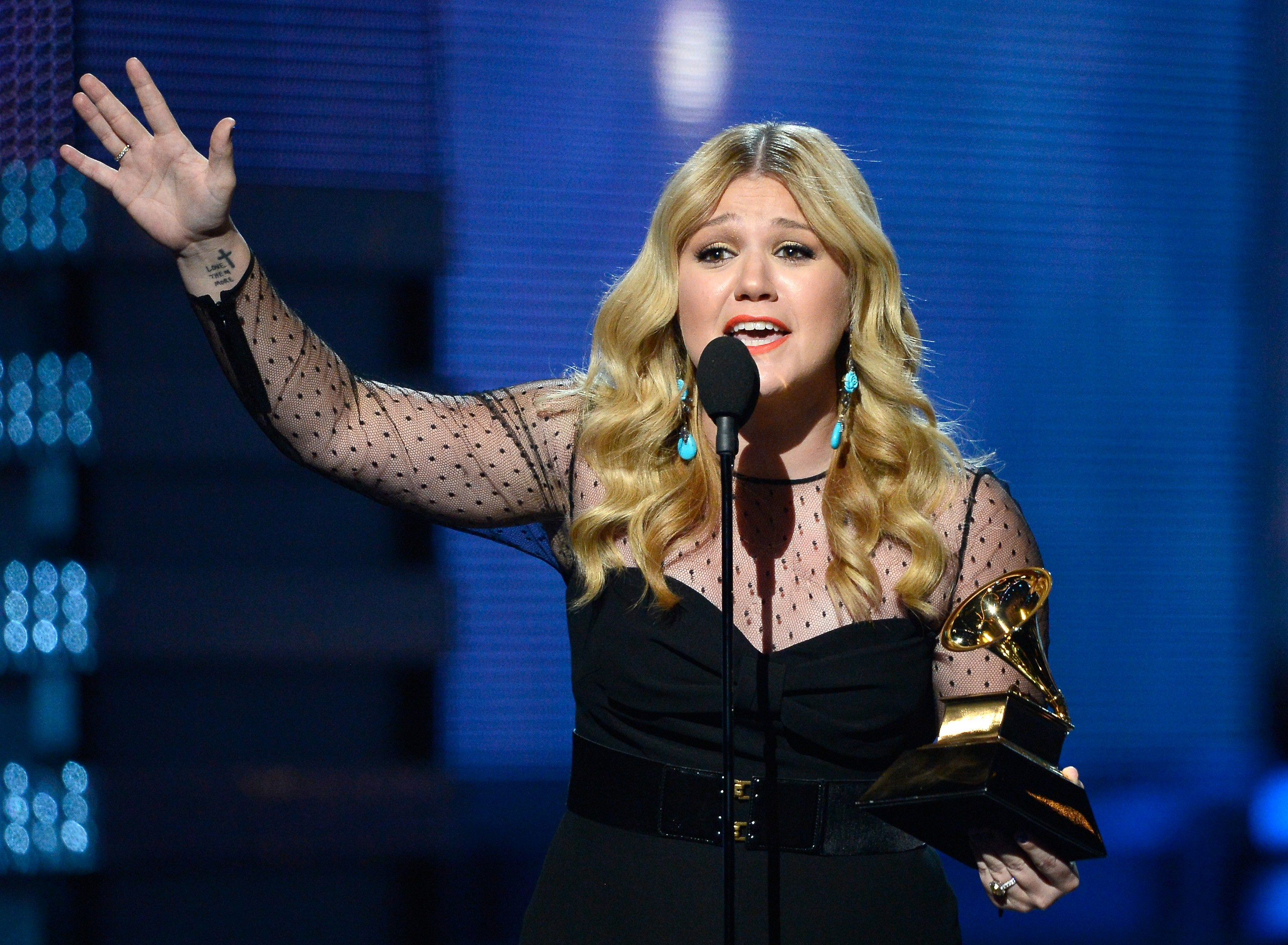 Kelly Clarkson a devenit mamica. Artista a nascut o fetita
