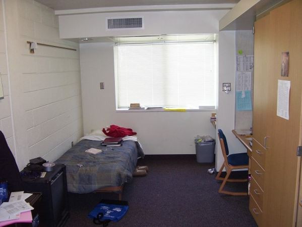 Cea mai tare farsa de la o facultate din SUA. Studentii au avut nevoie de 200 de metri patrati de folie de aluminiu