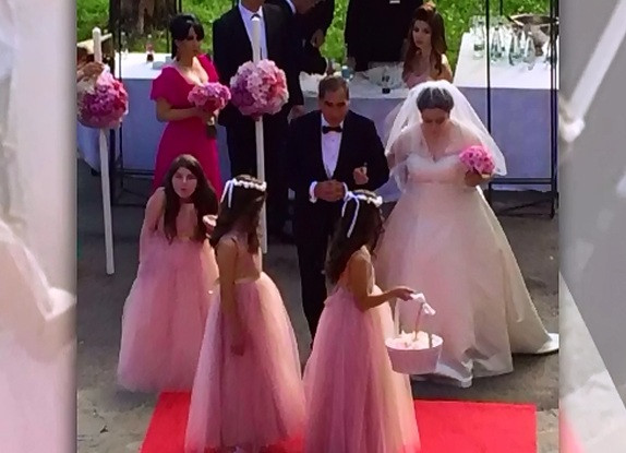 Oana Roman s-a casatorit religios si si-a botezat fetita in aceeasi zi. Cum au decurs cele doua ceremonii