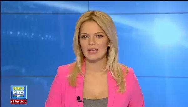 S-a aruncat in apa plina de aligatori, sub privire inmarmurite ale turistilor. Scenele neasteptate care au urmat. VIDEO