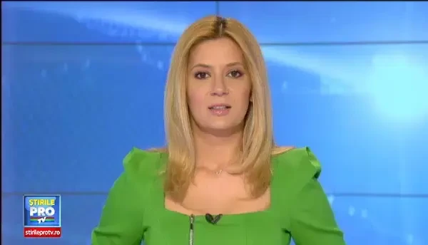 S-a aruncat in apa plina de aligatori, sub privire inmarmurite ale turistilor. Scenele neasteptate care au urmat. VIDEO