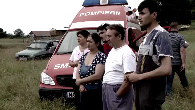 Tragedie in Timis. O fetita de 13 ani s-a inecat dupa ce si-a prins piciorul in niste crengi de pe fundul unui iaz