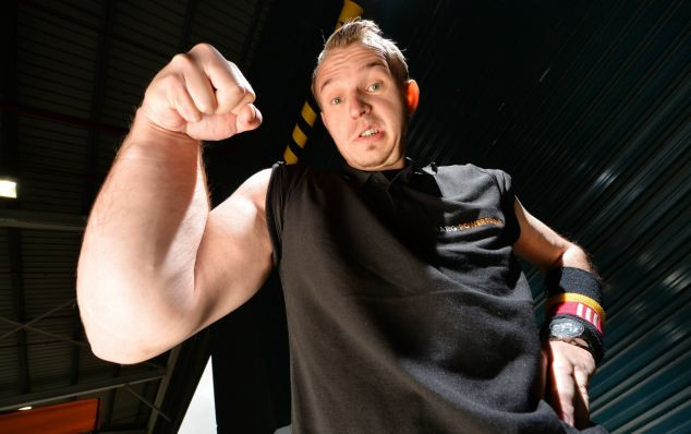 "Oamenii spun ca sunt asa de la halbele de bere". Cum arata un barbat dupa ce a facut 10 ani scandenberg