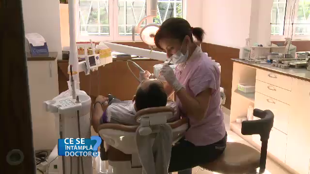 Faceti un test rapid daca aveti rude diagnosticate cu paradontoza, chiar daca dantura arata perfect. Ce spun medicii