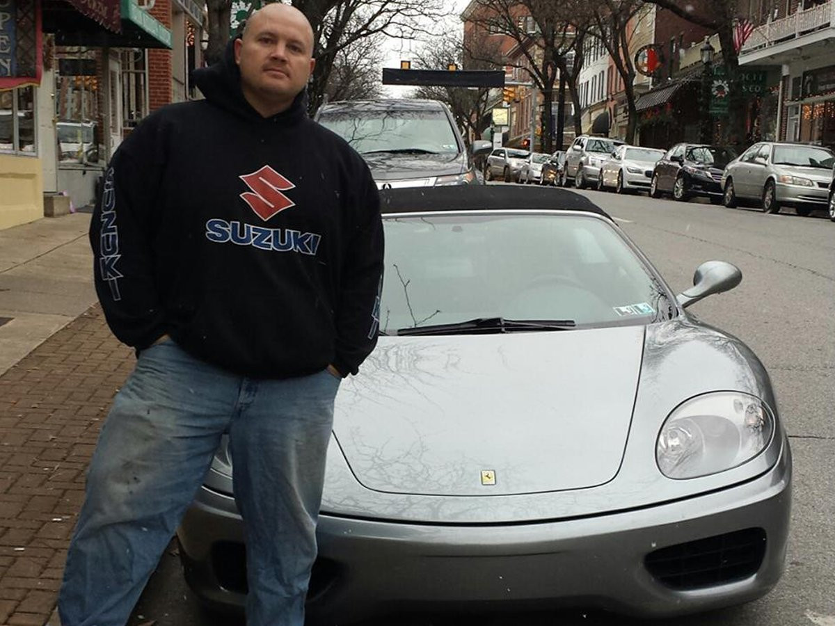 Povestea puscariasului care a devenit milionar cu ajutorul Facebook. "Am tinut capul in pamant si am mers mai departe"