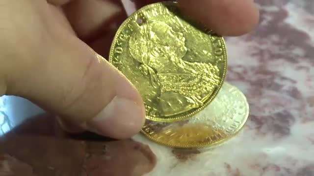 Furt in stilul "nea Marin Miliardar". Un craiovean sustine ca a fost inselat "cu valiza" de fosta iubita a lui Nicolae Guta