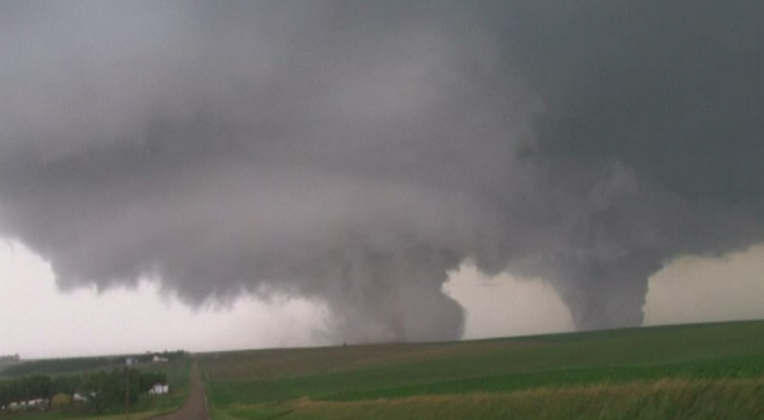 Un oras din SUA a fost aproape devastat de o dubla tornada. Starea de urgenta, decretata in statul Nebraska