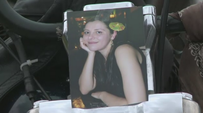 Raluca, tanara care a murit alaturi de pruncul ei intr-un subsol, a fost inmormantata. Un nou detaliu macabru din ancheta