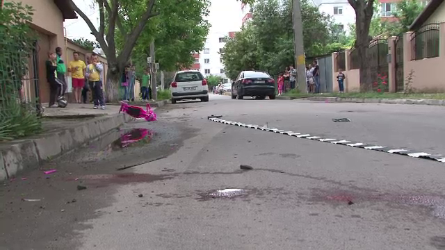 O fetita de 3 ani din Braila se zbate intre viata si moarte. A fost lovita, alaturi de mama ei, de o masina, chiar pe trotuar