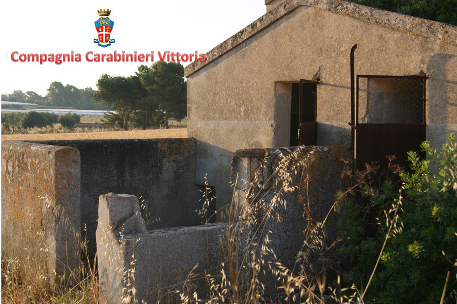 1.000 de euro, chirie pentru o cladire darapanata din Sicilia. Cate zeci de romani puteau locui in ea