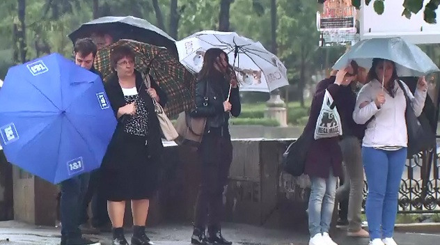 Cod galben de ploi si vijelii în 16 judete din jumatatea de sud a tarii. Temperaturile scad considerabil