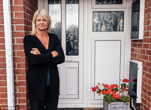 "Nu voi renunta niciodata la el". Drama unei mame maltratate de propriul fiu, in varsta de 9 ani