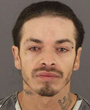 Un barbat din SUA a creat haos la o sectie de politie. Locul in care a ascuns pistolul cu care a tras in ofiteri