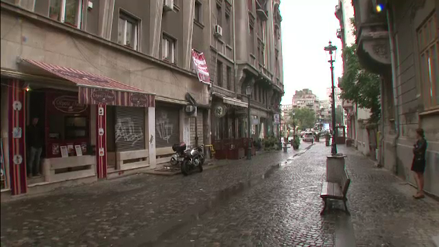 Chiriasii care sfideaza moartea pentru a fi aproape de distractie: "Prefera sa dea 250 de euro pe bulina in centru"