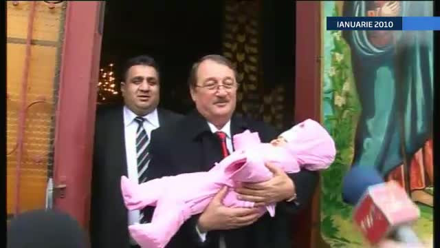 Definitia ANTURAJULUI pentru fratele presedintelui. Cum au ajuns din biserica la tribunal finul Bercea si nasul Mircea