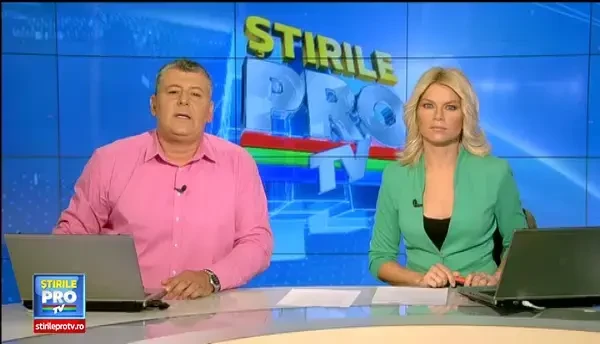 A ramas cu masina suspendata, la etajul patru al unei parcari. Explicatia soferitei: a incurcat frana cu acceleratia