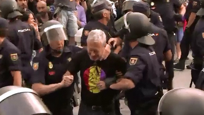 Regele Felipe al VI-lea, contestat inca din prima zi a incoronarii. Manifestatii violente impotriva monarhiei in Spania