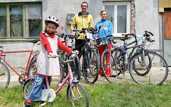 A facut turul continentului pe bicicleta in luna a 8-a. Cat de departe a impins o familie din Romania pasiunea pentru ciclism