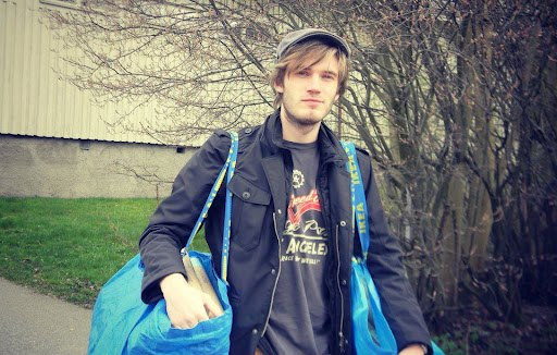 Cum faci bani urcand filmulete pe YouTube. Povestea pustiului care castiga 4 mil. dolari pe an doar pentru ca face asta