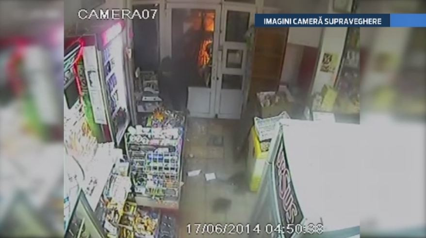 Imagini camera de supraveghere. Grupare de hoti anihilata in Brasov - metoda pe care o foloseau in timpul spargerilor