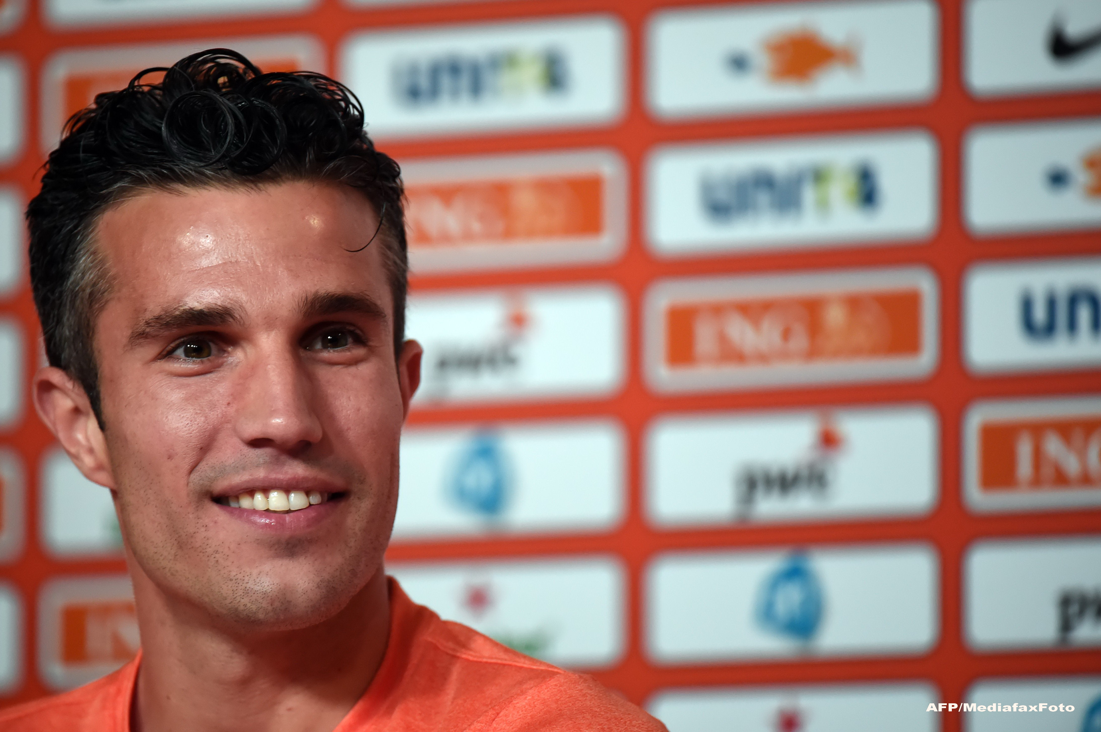 Campionatul Mondial de Fotbal 2014. Capitanul Olandei vrea sa fie golgheterul Cupei, iar Olivier Giroud a marcat golul 100