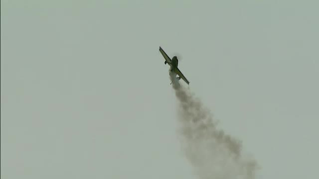Cel mai asteptat spectacol aviatic din Romania, amanat cu o zi din cauza vremii. Duminica se anunta show total la Baneasa