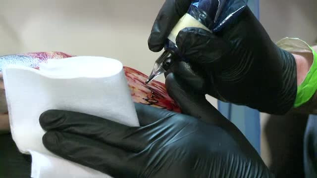 Drogurile l-au adus in spatele gratiilor, dar tatuajul l-a facut cunoscut in toata lumea. Imaginea care a ajuns viral