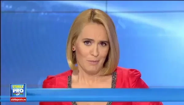 Spectacol pe cerul Capitalei. Avioane de acrobatie si piloti experimentati au facut spectacol duminica, la Baneasa