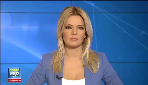 Accident pe DN 19. Un microbuz in care se aflau 14 pasageri a ajuns in sant, dupa ce a incercat sa faca o depasire