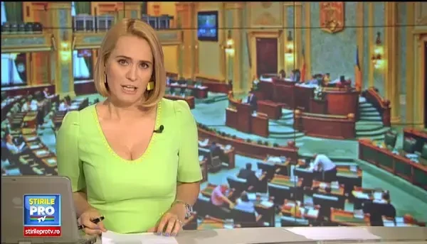 Ilie Nastase este oficial senator al Romaniei. Marele tenisman si-a asortat cravata la fotoliile confortabile din Senat