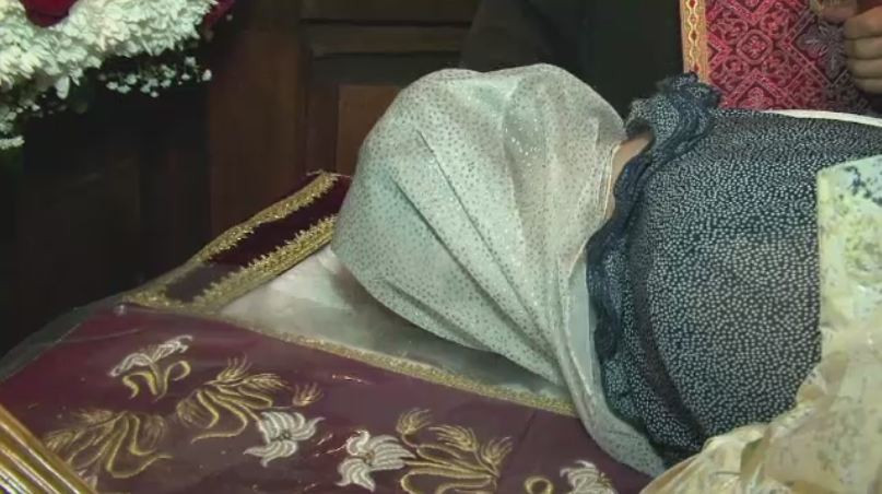 Pelerinaj la moastele Sf. Ioan cel Nou. Mii de oameni au dormit sub cerul liber la Suceava, pentru a se inchina la racla